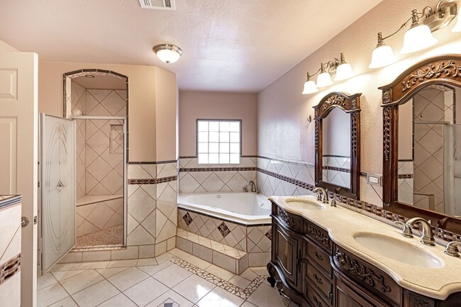 Building Photo - Beautiful Updated Home!