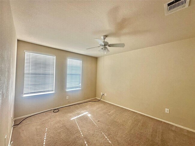 Building Photo - 2624 Haselwood Ln