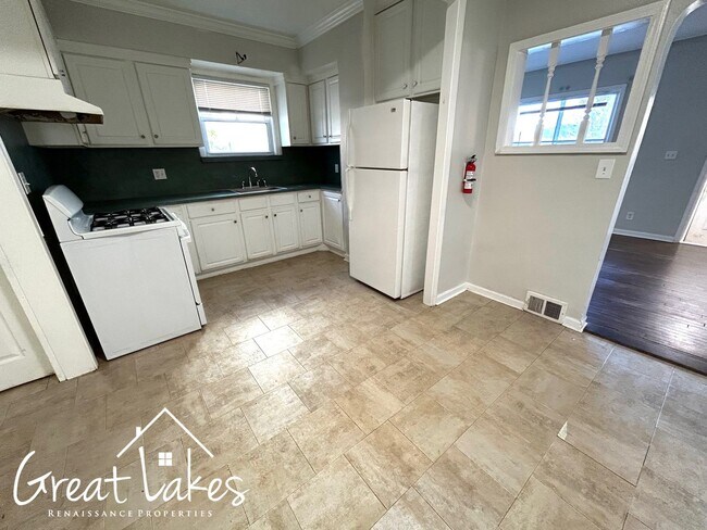 Building Photo - Charming 3 Bedroom 2 Bathroom now availabl...