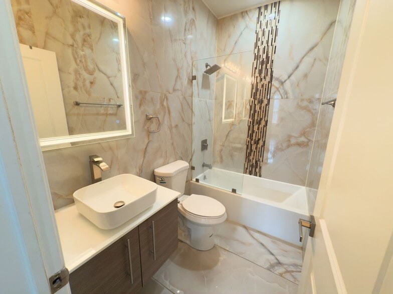 Building Photo - 7427 W Addison St