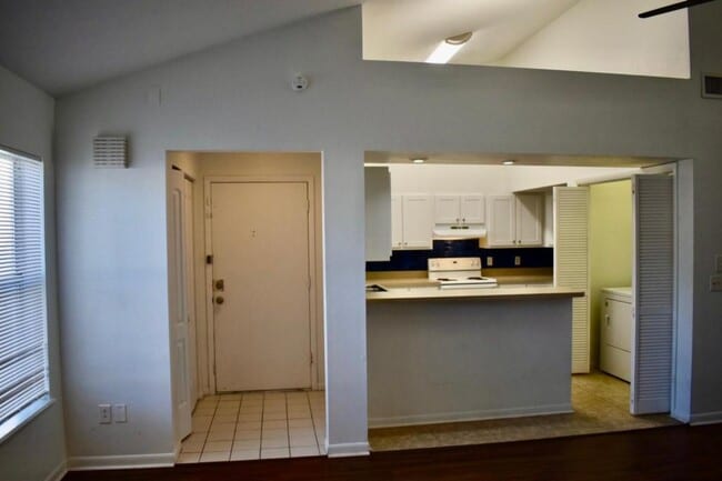 Building Photo - 5220 SW 21st Pl