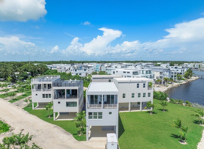 Building Photo - 99 Seaside Ave