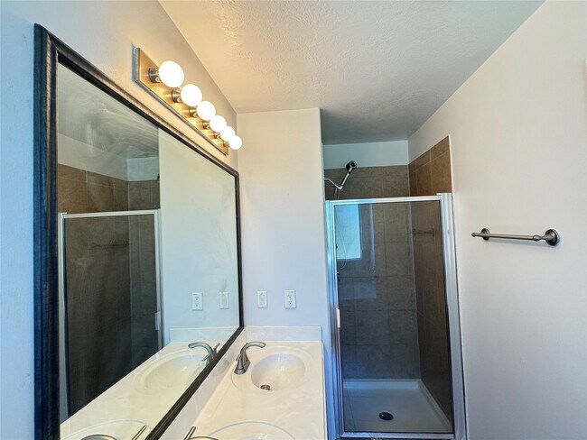 Building Photo - 21543 Falvel Misty Dr