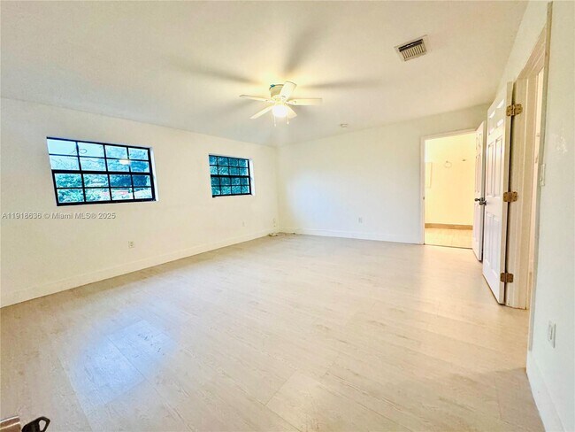 Building Photo - 1152 NW 127th St