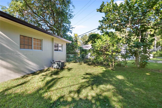 Building Photo - 410 Castania Ave