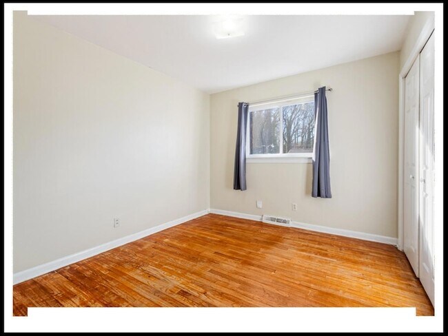 Building Photo - 112 E Lawson St