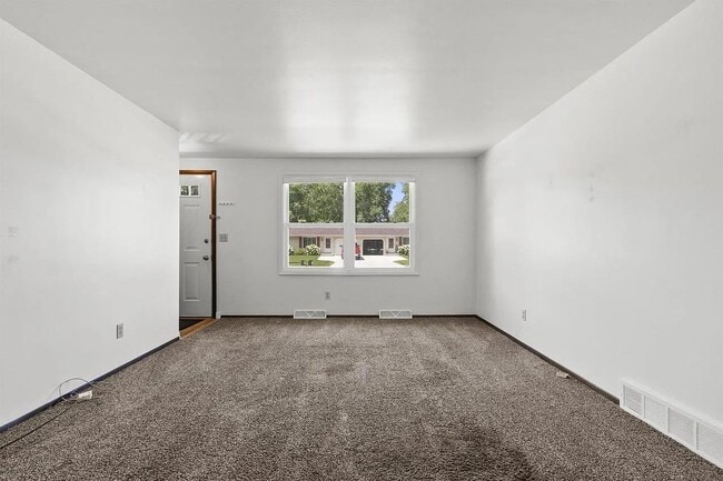 Building Photo - 1581 Biemeret St