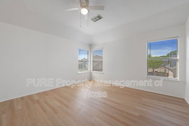 Building Photo - 906 Low Brim Cove