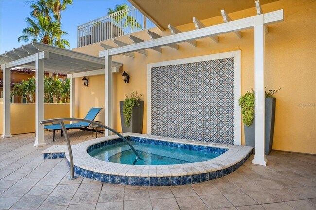 Building Photo - 515 5th Ave NE