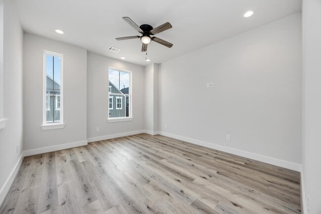 Building Photo - 318 Charlock St