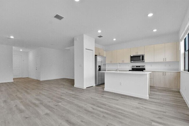 Building Photo - 702 Stellar Ct
