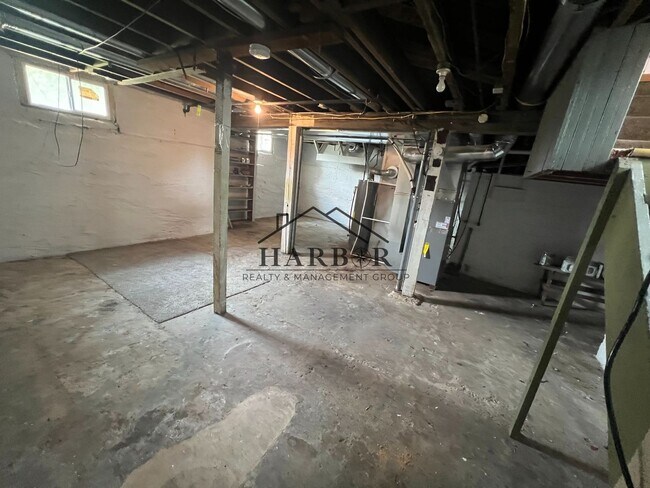 Building Photo - 401 9th St NE