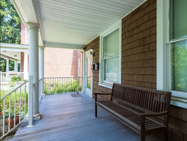 Building Photo - 5019 Roland Ave
