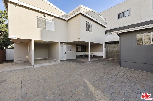 Building Photo - 1128 Irolo St