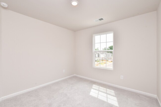 Building Photo - 717 McKissick Dr