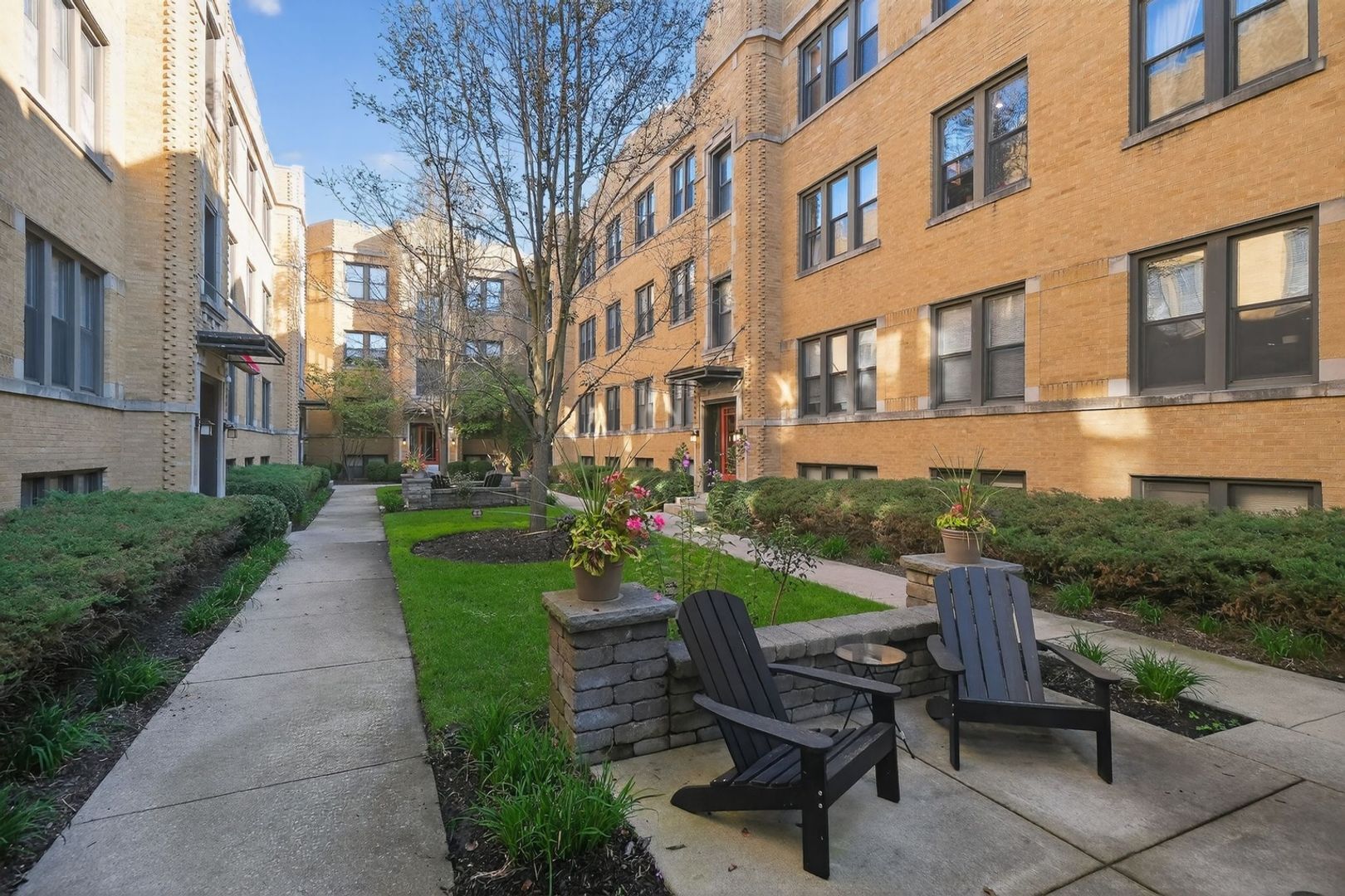 Building Photo - 1362 W Estes Ave