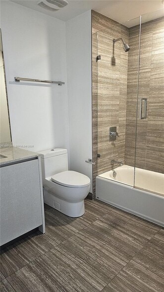 Building Photo - 1010 Brickell Ave