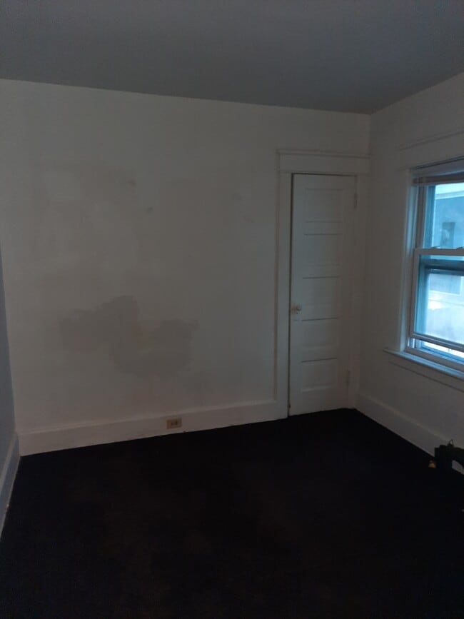 Building Photo - 1037/1039 W 10th
