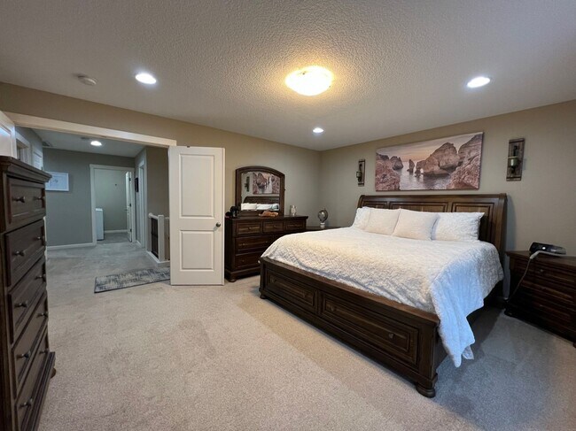 Building Photo - Beautiful Gresham 4 Bed, 2.5 Bath Home!