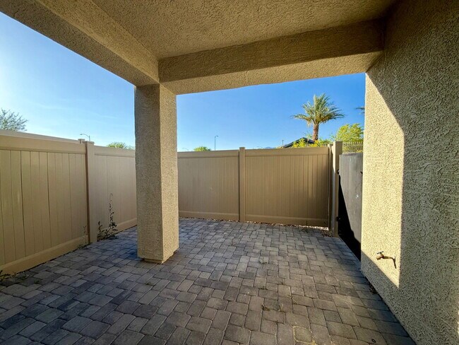 Building Photo - GATED 4 BED 2.5 BATH 2 CAR GARAGE SINGLE FAMILY HOME w/ LOFT, BEDROOM DOWNSTAIRS, NEXT TO COMMUNI...