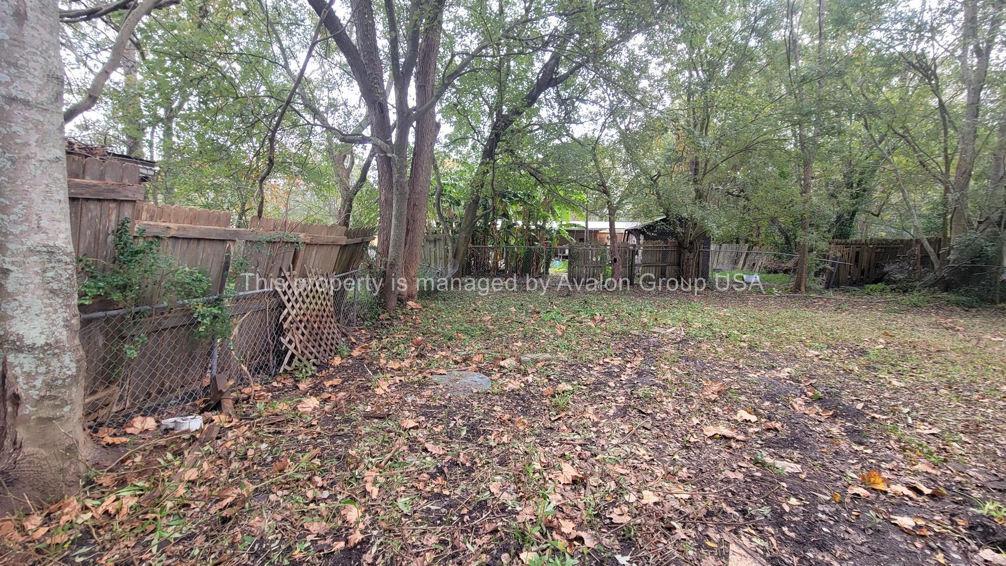 Building Photo - 5230 Amazon Ave