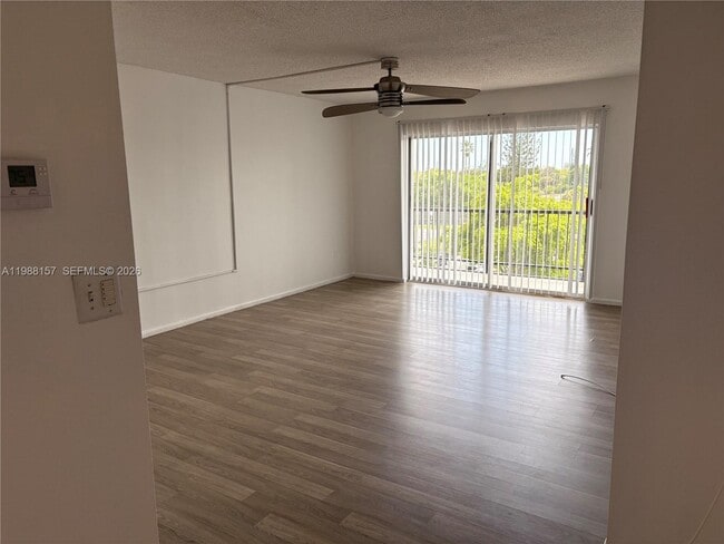 Building Photo - 4164 Inverrary Dr