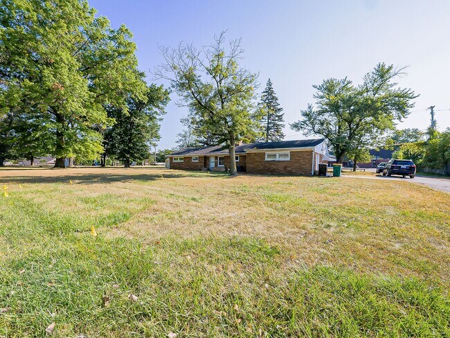 Building Photo - Freshly Updated 3-Bedroom Home in Farmington Hills!