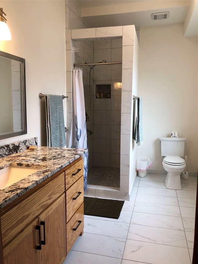 Building Photo - 1916 Hardy St