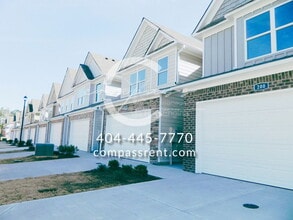 Building Photo - 200 Lyndon Wy NW