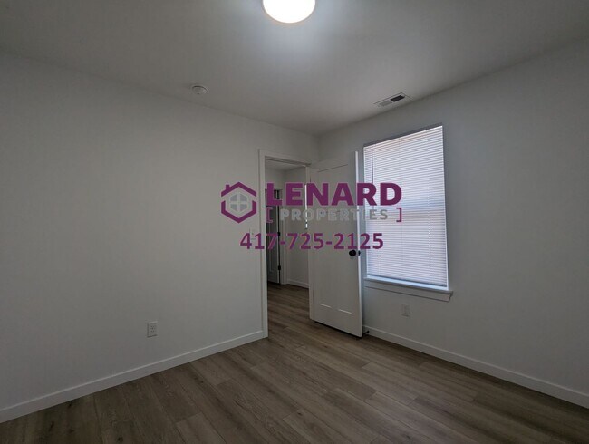 Building Photo - 2702 W Water St