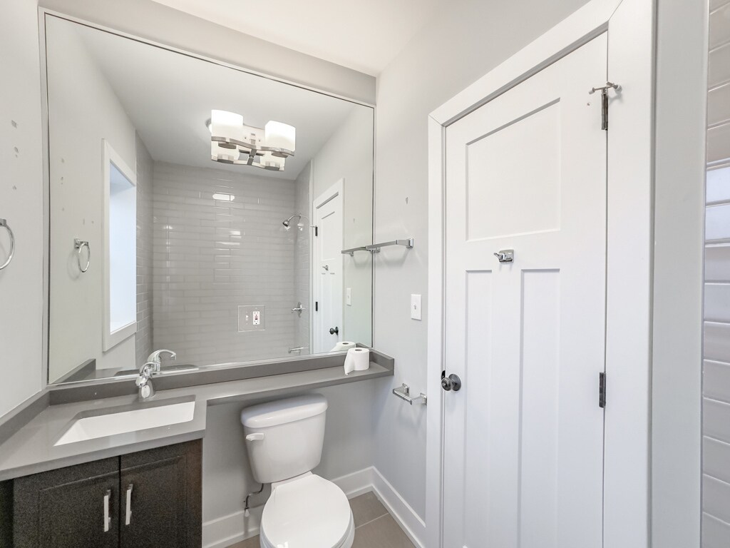 Building Photo - 706 W Brompton