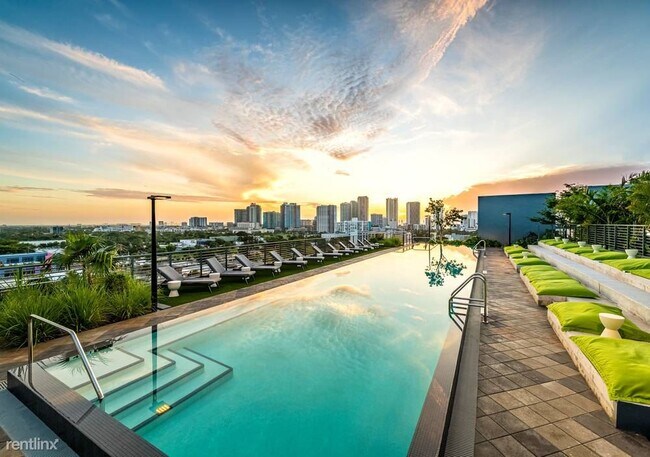 Building Photo - Studio, 1 bath  - 2531 NW 2nd Ave