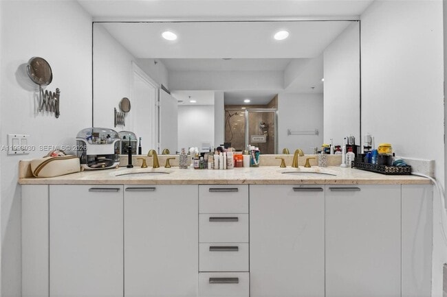 Building Photo - 15051 Royal Oaks Ln