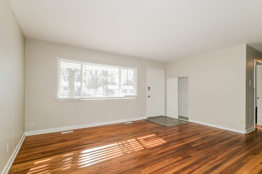 Building Photo - 1135 Penhurst Dr