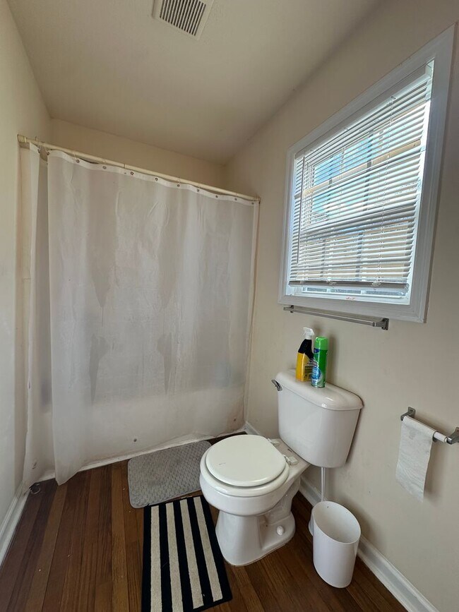 Building Photo - 101 Spain Dr