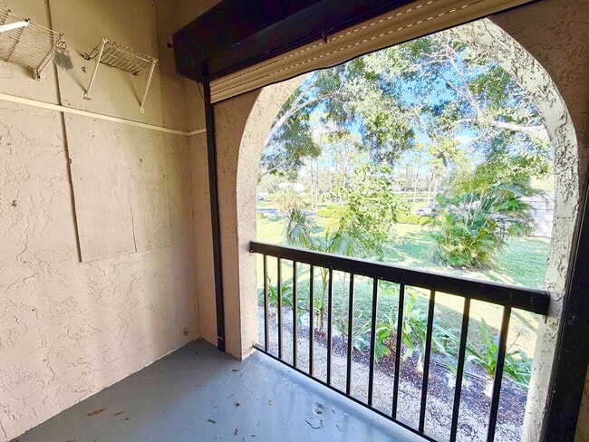 Building Photo - **LELY COUNTRY CLUB** 2 BED + LOFT / 2 BAT...