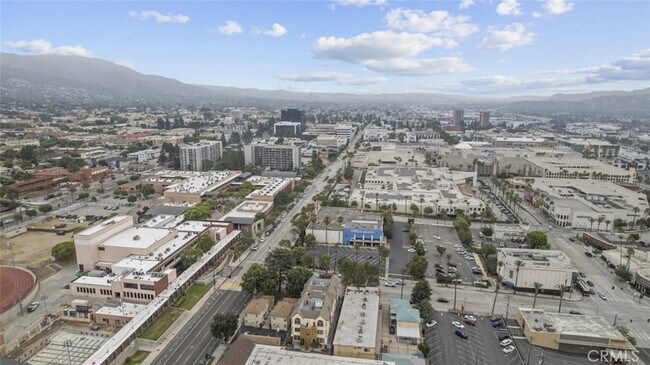 Building Photo - 231 E Burbank Blvd