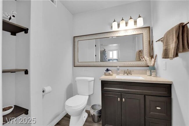 Building Photo - A Must See!! 5 bedroom 3.5 Bathroom home in Paradise