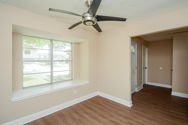 Building Photo - 19331 Nasworthy Dr