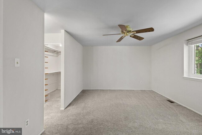 Building Photo - 11861 New Country Ln