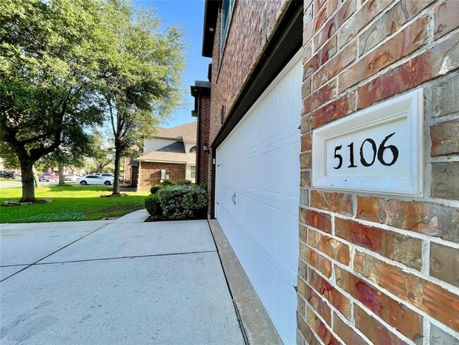 Building Photo - 5106 Laura Lee Ln