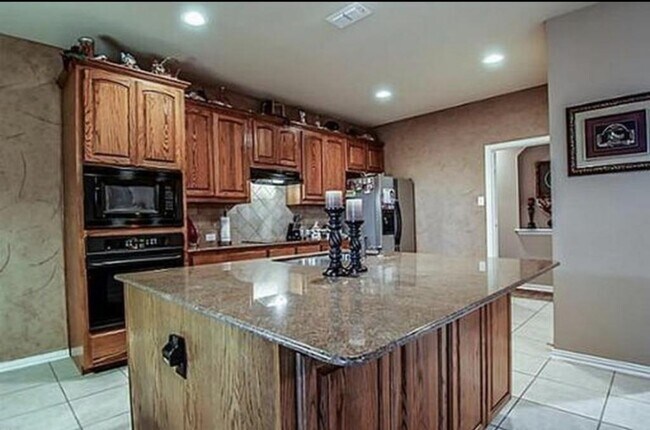 Building Photo - 204 Granite Falls Dr