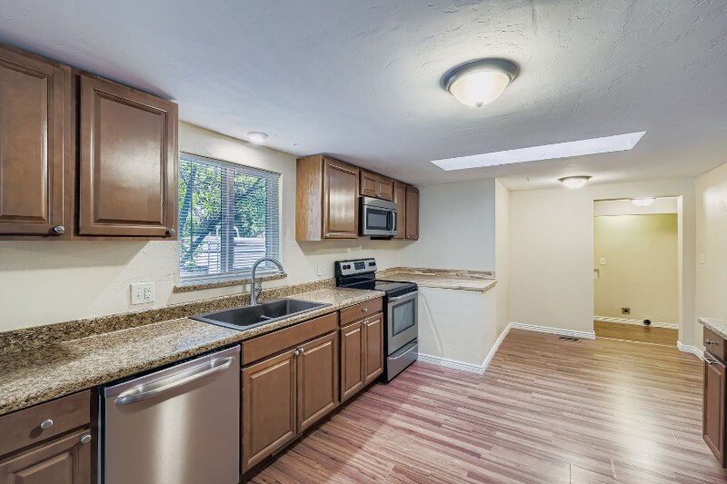 Building Photo - 914 Alexander Rd