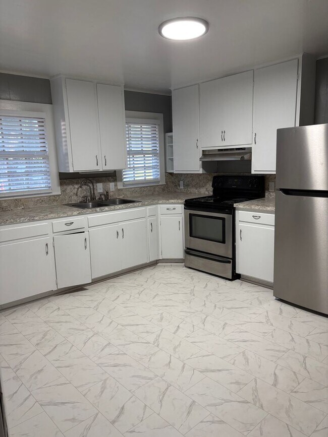 Building Photo - 1BED/1BATH Near I10 and Monroe