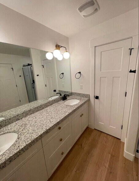 Building Photo - 792 S Aspen Pl