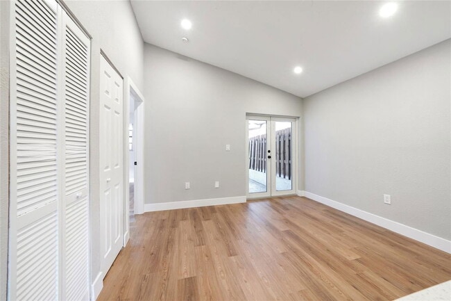 Building Photo - 2769 W 74th Terrace