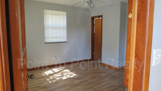 Building Photo - 1609 W 13th St