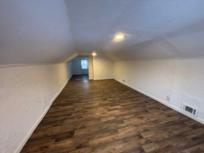 Building Photo - 22065 Linwood