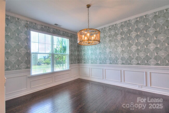 Building Photo - 3007 Silverwood Dr