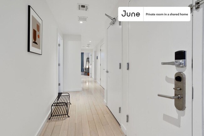 Building Photo - Private bedroom in 5 bed/3 bath Home